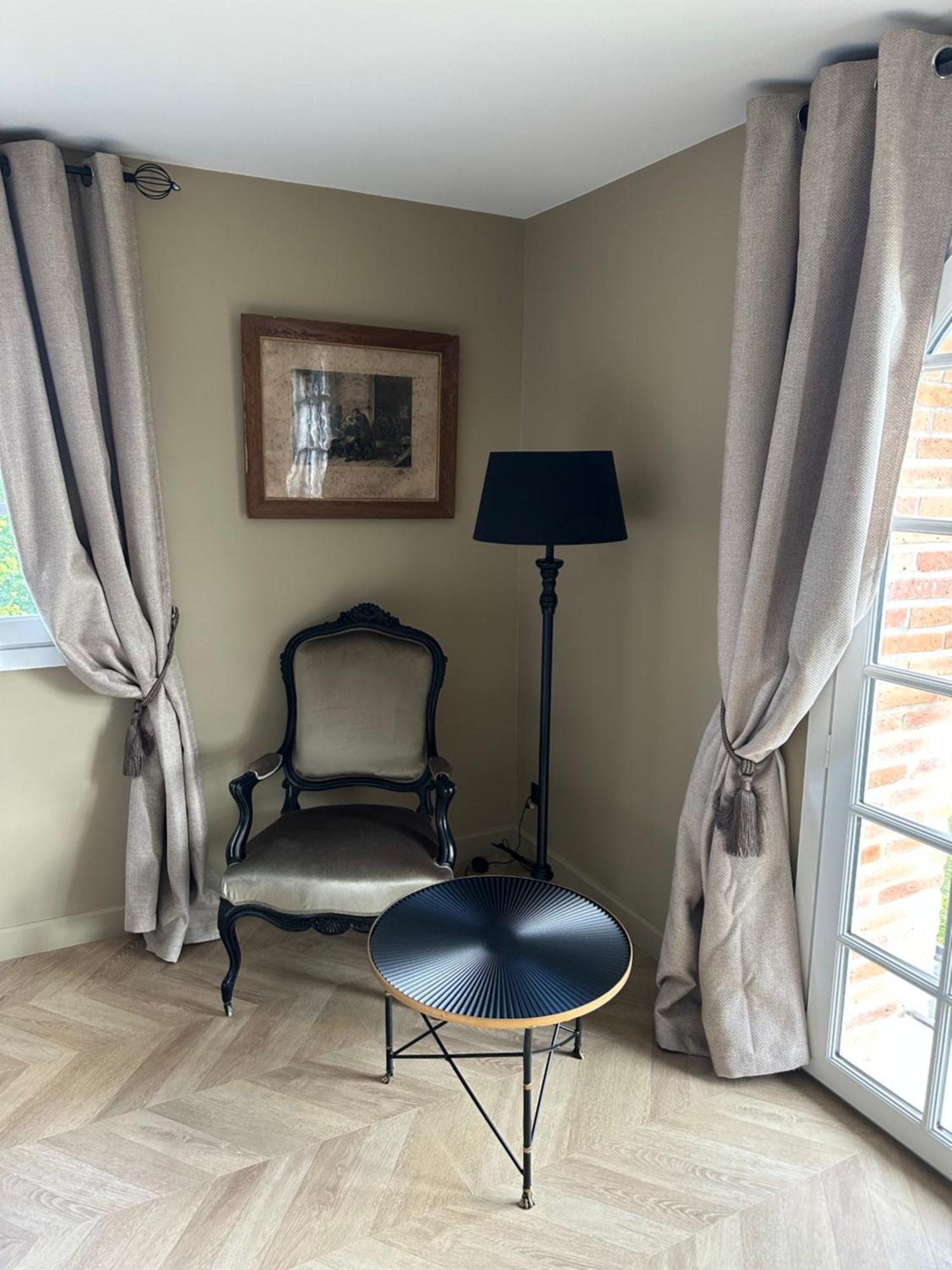 Castel Bois Marie, Maison D'Hotes มงโตบ็อง ภายนอก รูปภาพ Curtains in a home