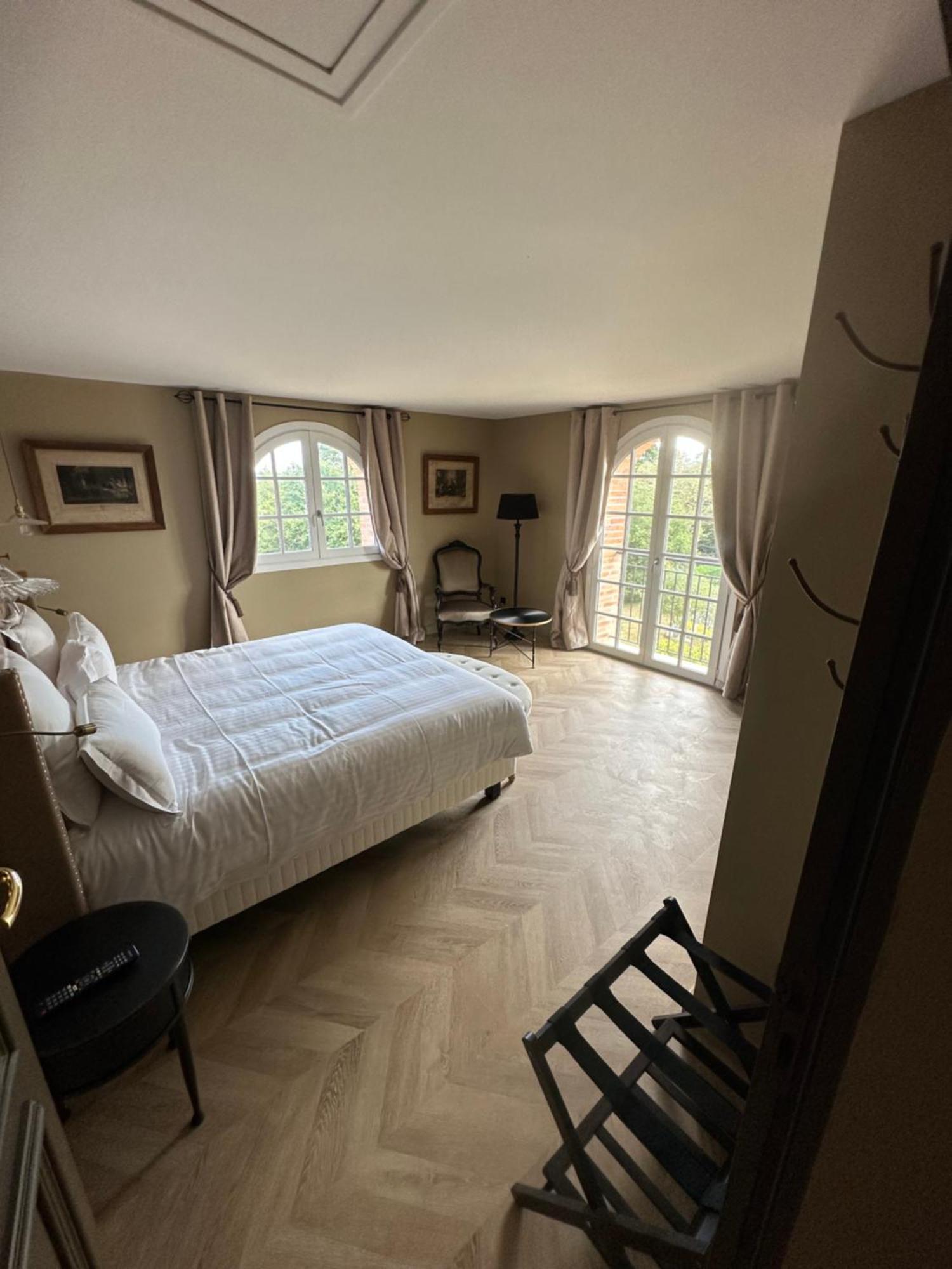Castel Bois Marie, Maison D'Hotes มงโตบ็อง ภายนอก รูปภาพ The bedroom of the 18th-century house