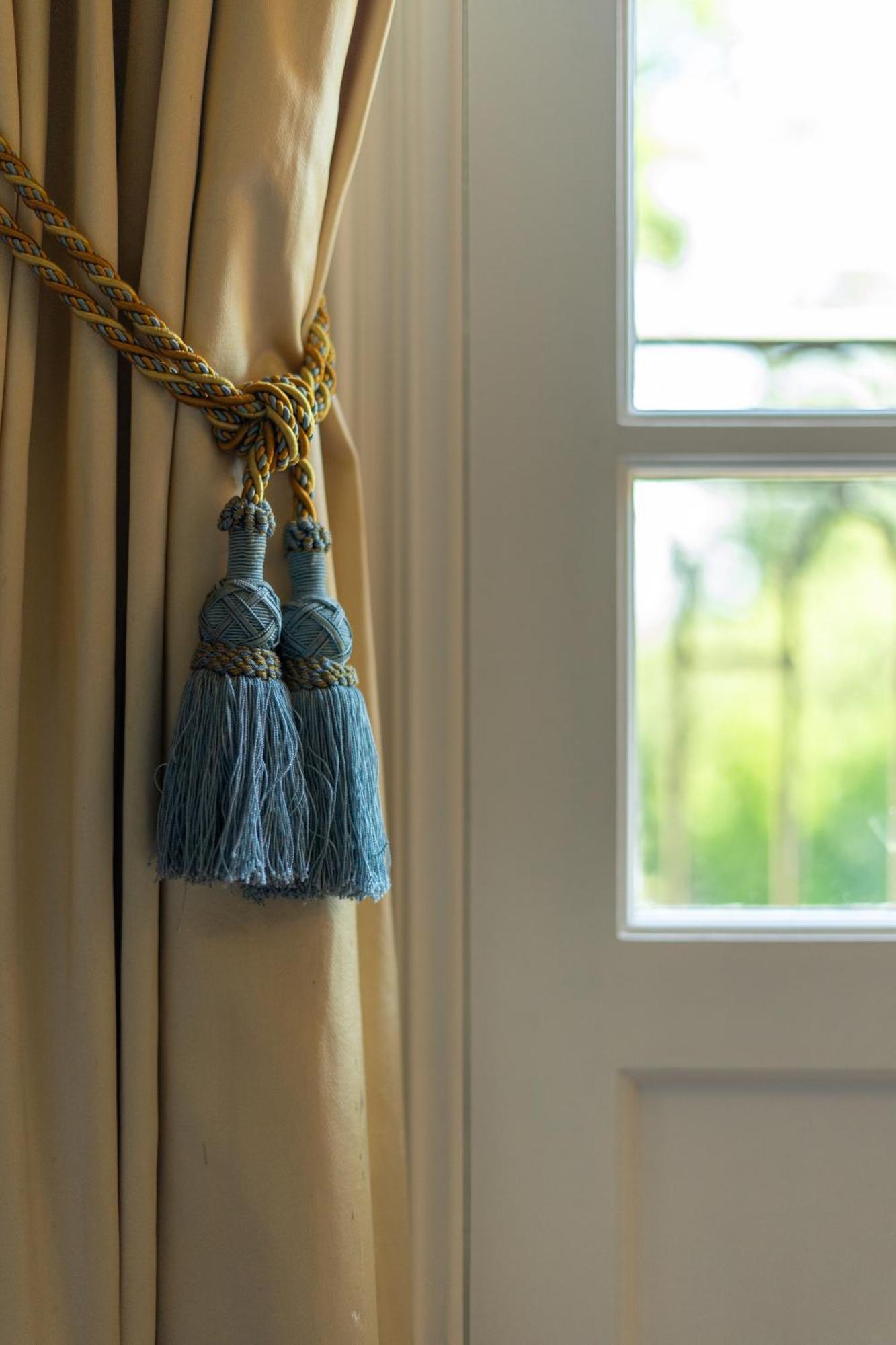 Castel Bois Marie, Maison D'Hotes มงโตบ็อง ภายนอก รูปภาพ A curtain tieback