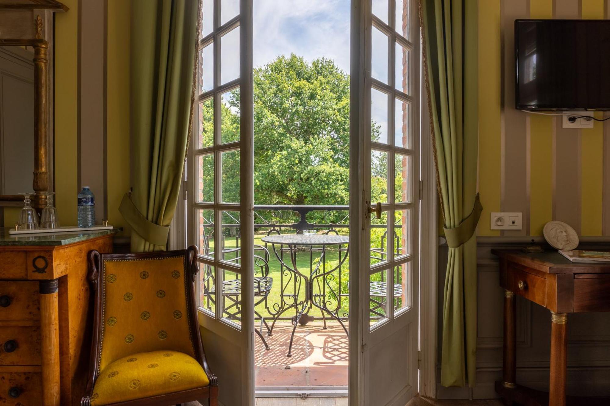 Castel Bois Marie, Maison D'Hotes มงโตบ็อง ภายนอก รูปภาพ A room at the hotel