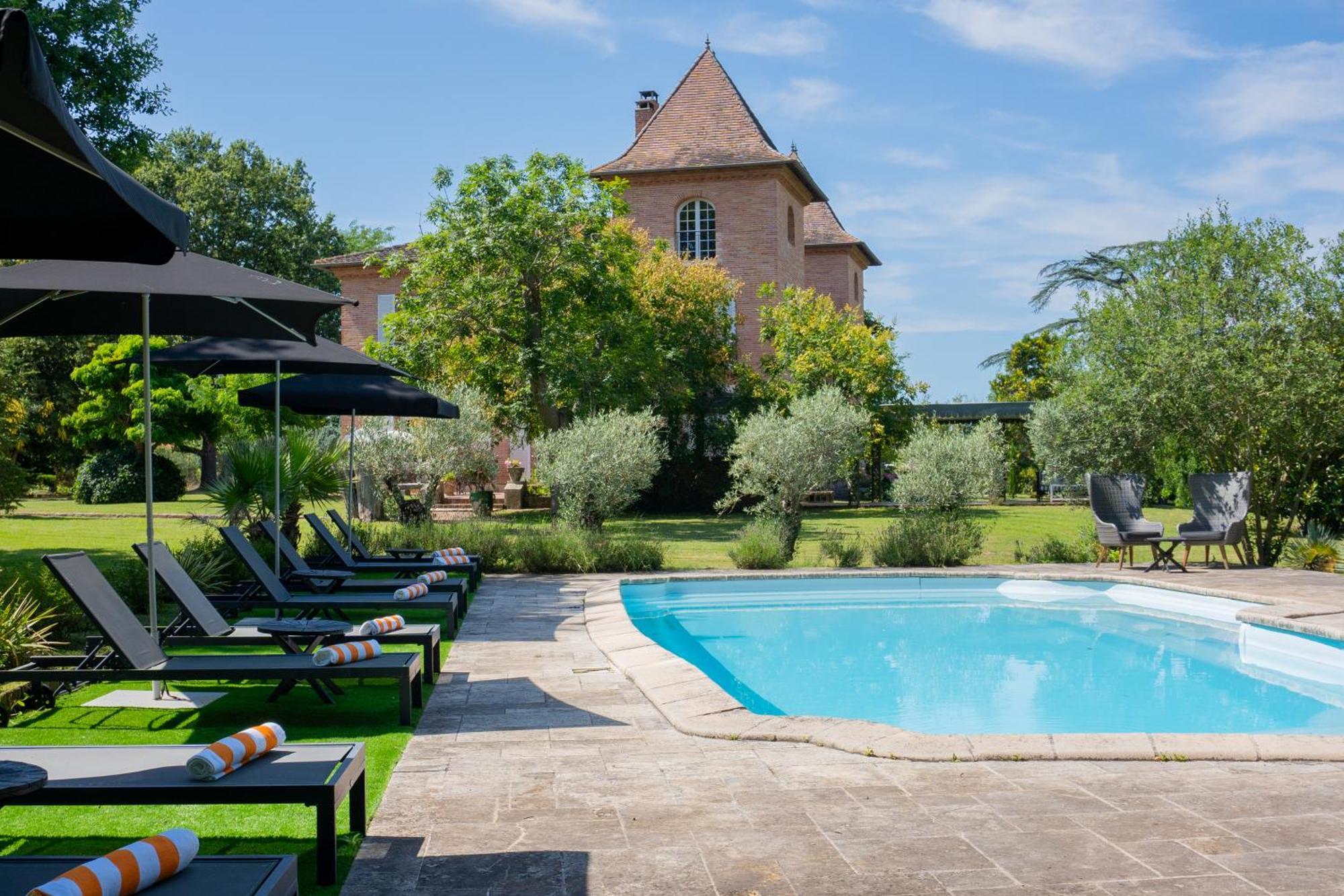 Castel Bois Marie, Maison D'Hotes มงโตบ็อง ภายนอก รูปภาพ The swimming pool at Château de Chaumont
