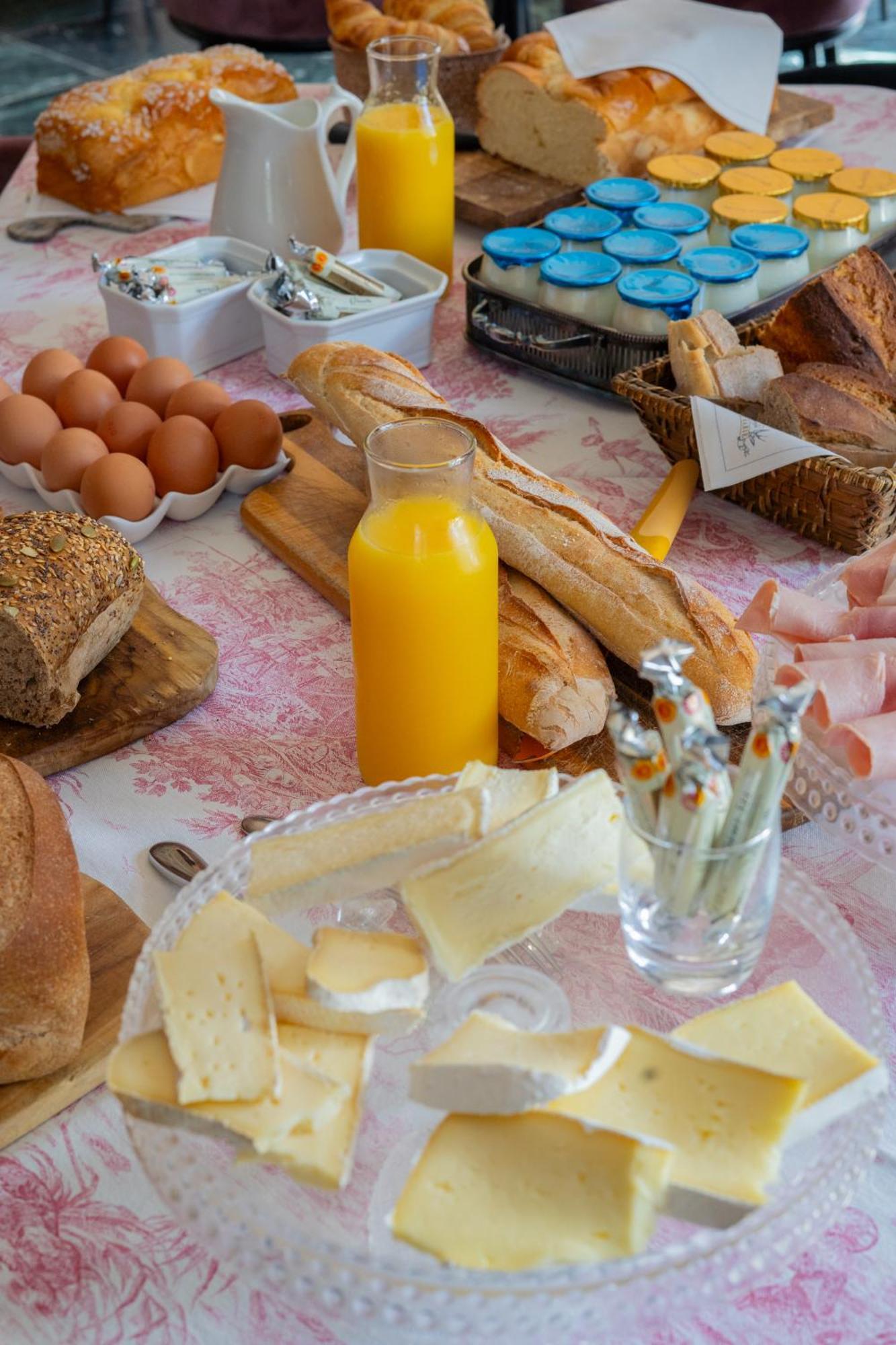 Castel Bois Marie, Maison D'Hotes มงโตบ็อง ภายนอก รูปภาพ A bottle of orange juice