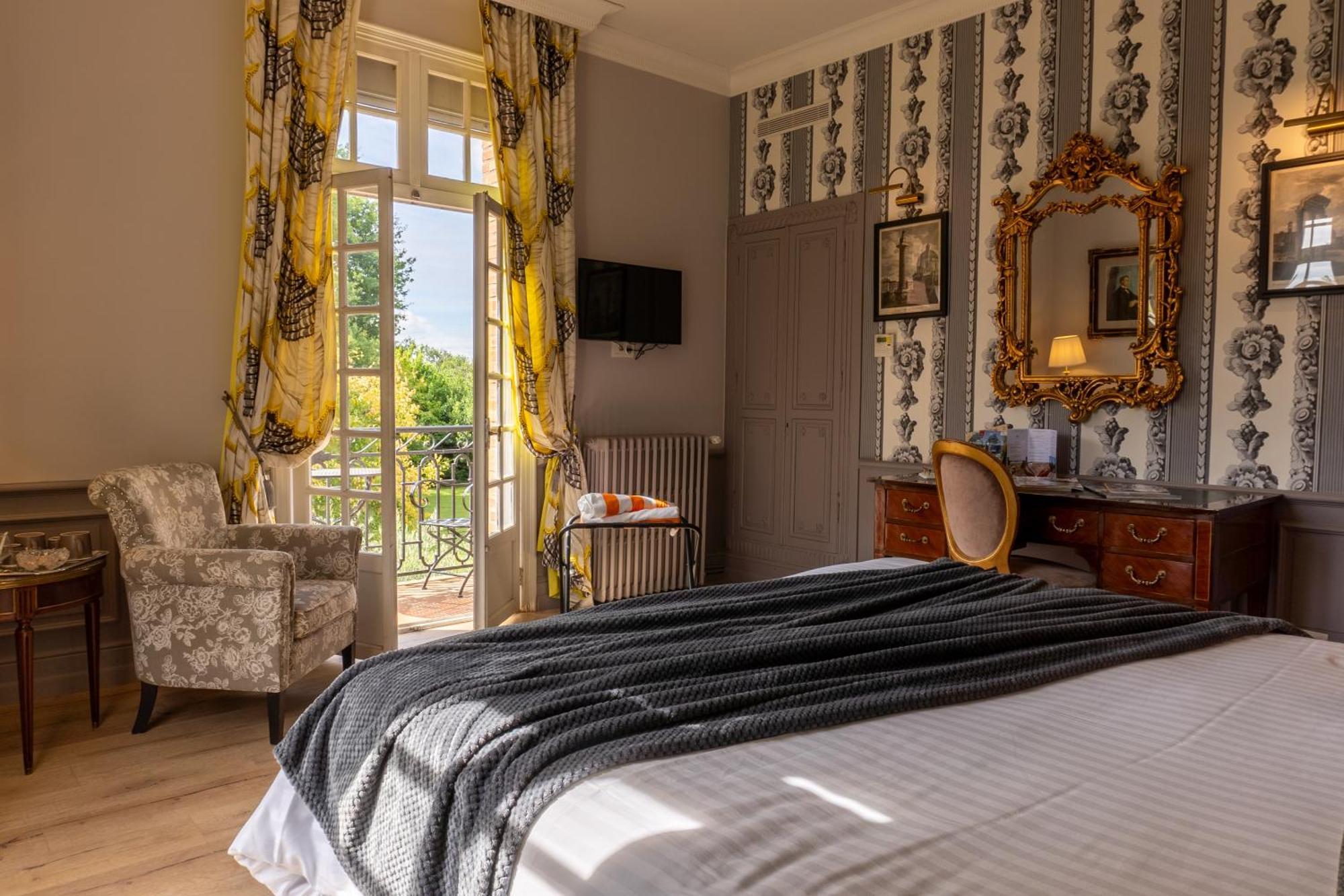 Castel Bois Marie, Maison D'Hotes มงโตบ็อง ภายนอก รูปภาพ A room at the hotel