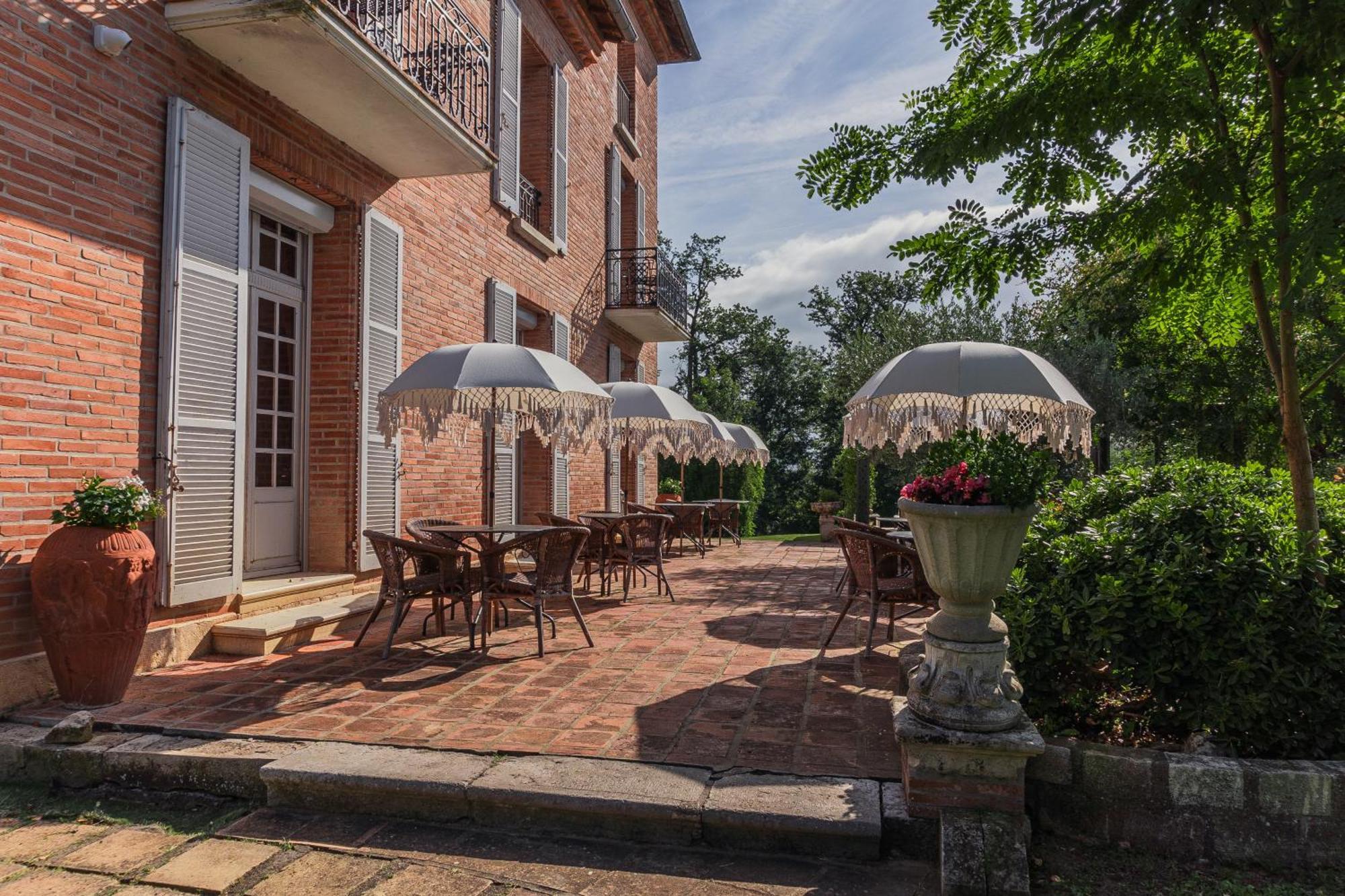 Castel Bois Marie, Maison D'Hotes มงโตบ็อง ภายนอก รูปภาพ The terrace of the restaurant