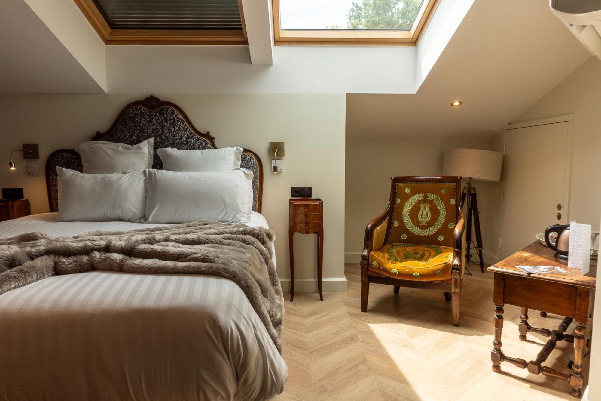 Castel Bois Marie, Maison D'Hotes มงโตบ็อง ภายนอก รูปภาพ A bedroom at The Old Bank Hotel