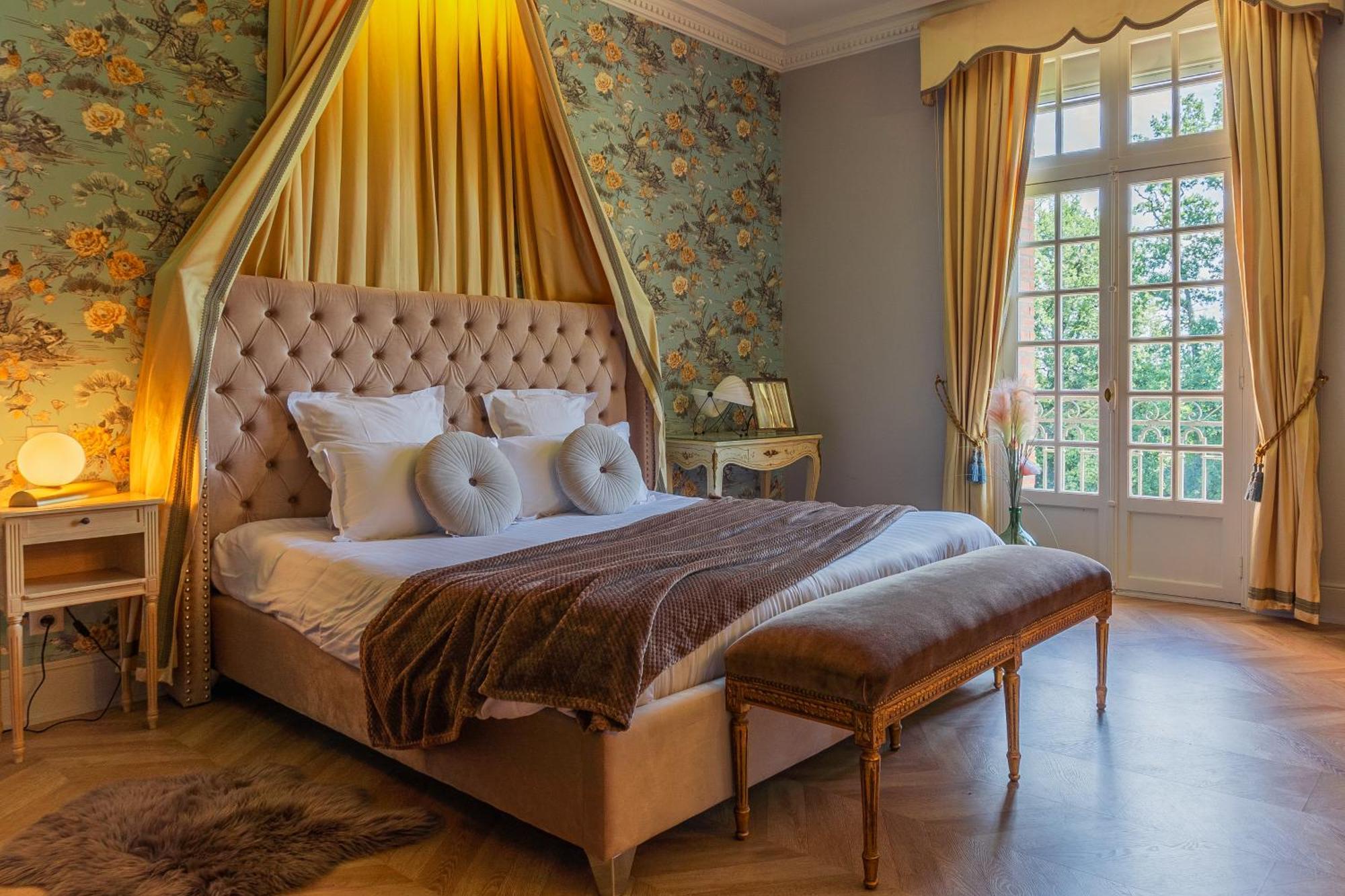 Castel Bois Marie, Maison D'Hotes มงโตบ็อง ภายนอก รูปภาพ A bedroom at the Château de launay