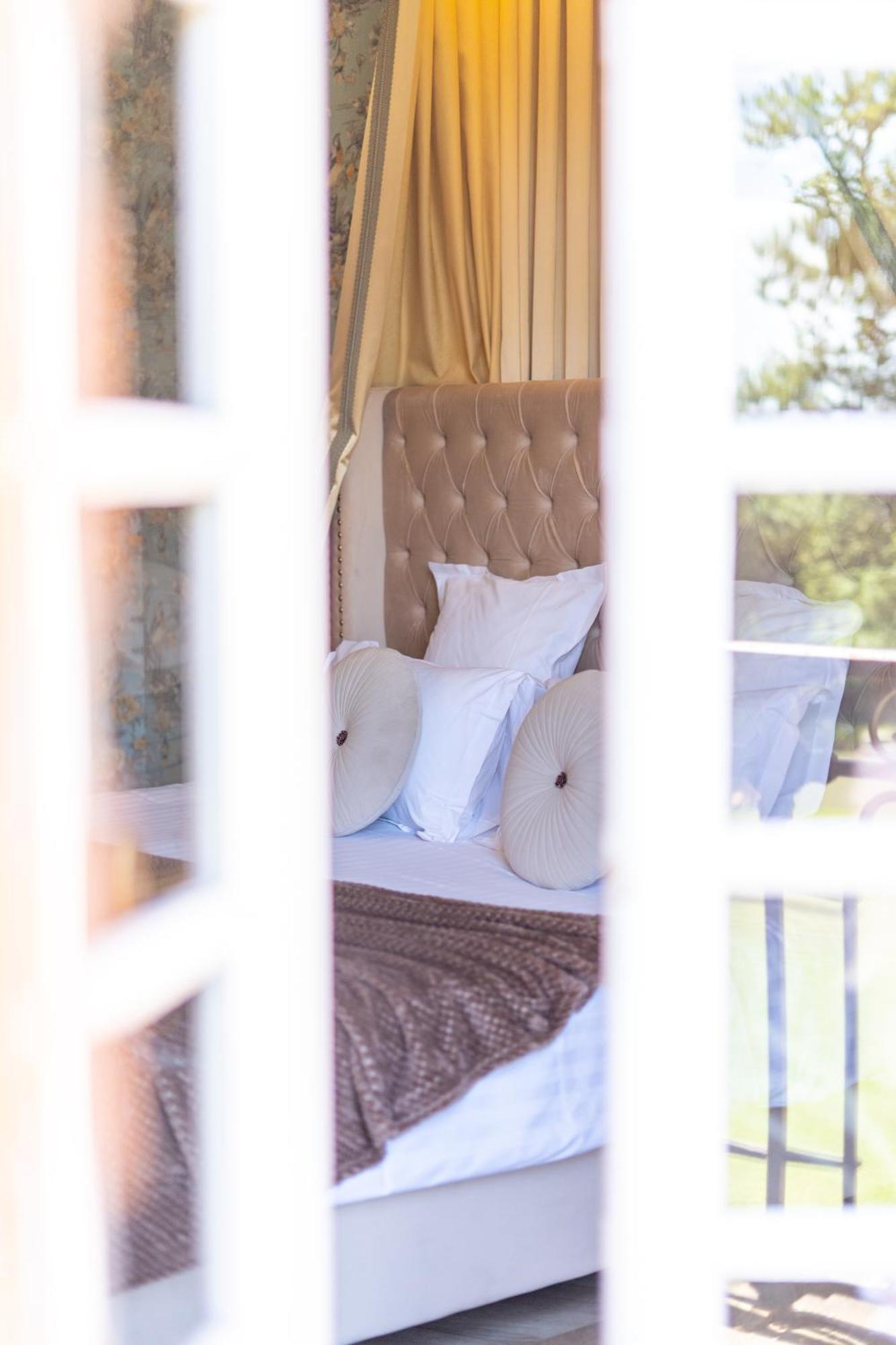 Castel Bois Marie, Maison D'Hotes มงโตบ็อง ภายนอก รูปภาพ A bed