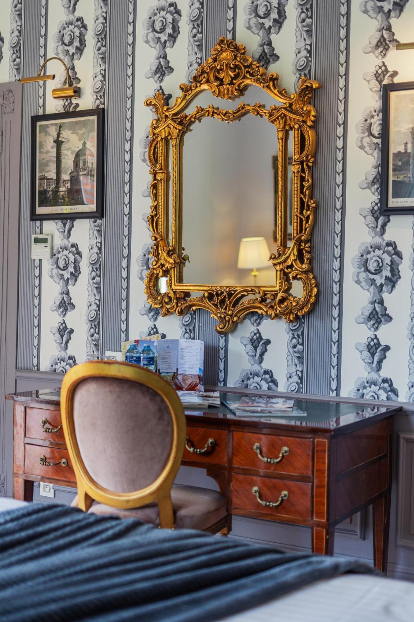 Castel Bois Marie, Maison D'Hotes มงโตบ็อง ภายนอก รูปภาพ A dressing table