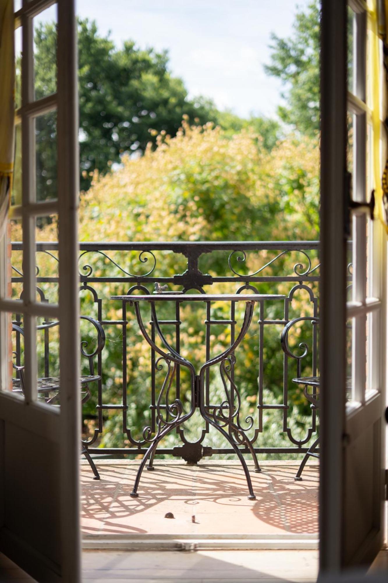 Castel Bois Marie, Maison D'Hotes มงโตบ็อง ภายนอก รูปภาพ A balcony
