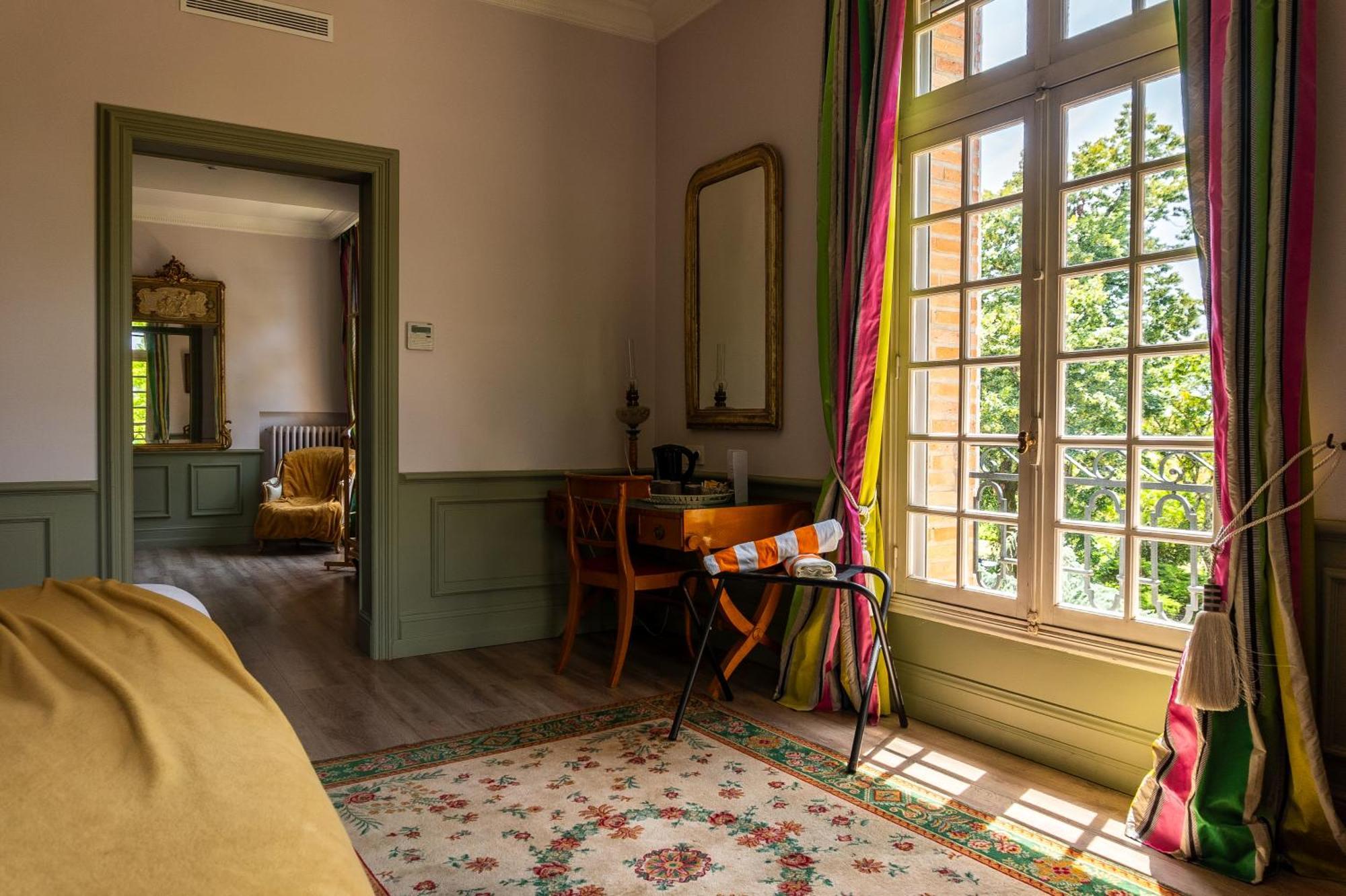 Castel Bois Marie, Maison D'Hotes มงโตบ็อง ภายนอก รูปภาพ A room at the hotel