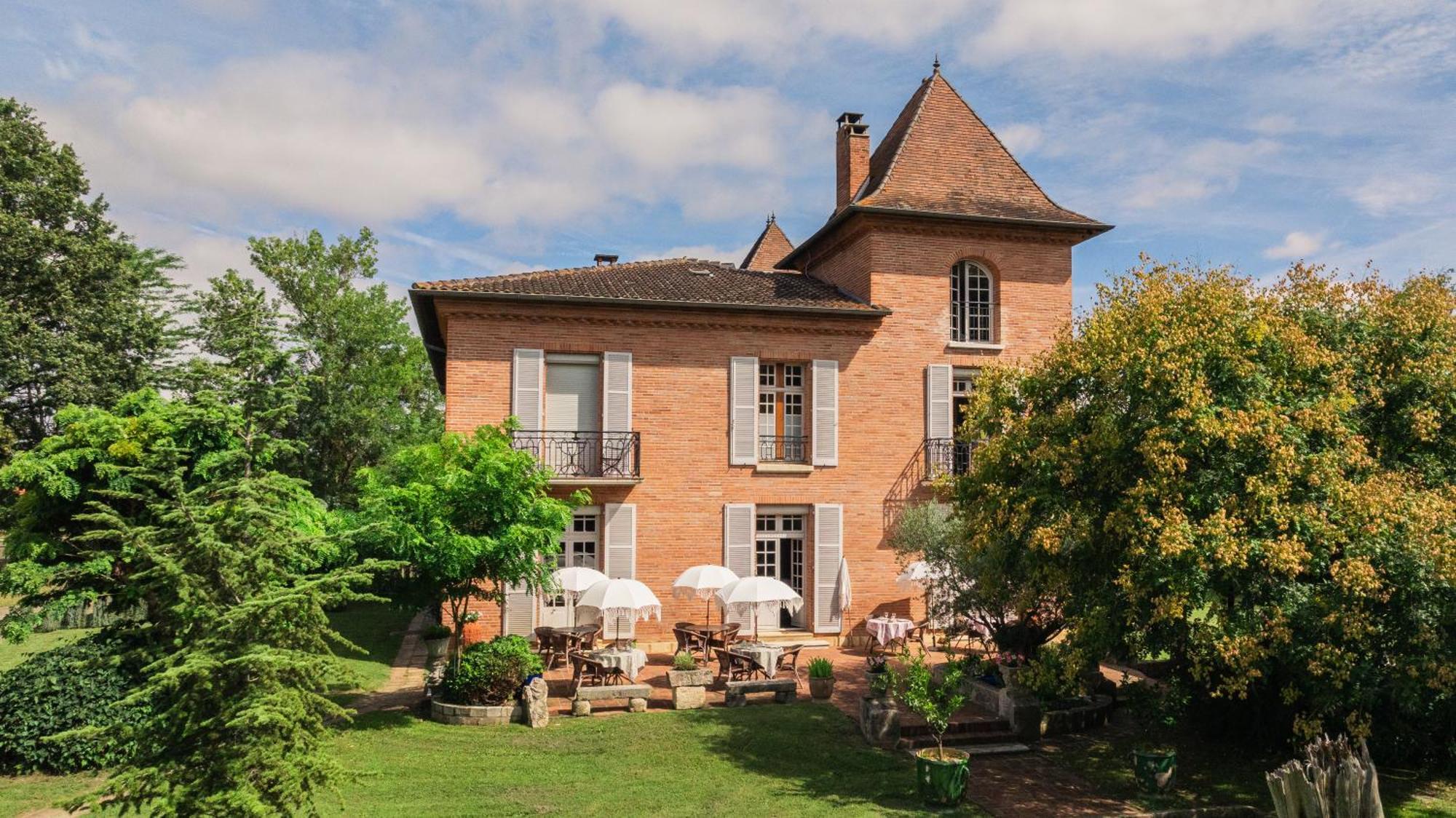 Castel Bois Marie, Maison D'Hotes มงโตบ็อง ภายนอก รูปภาพ The town hall in Saint-André-de-Pierre-Colamine