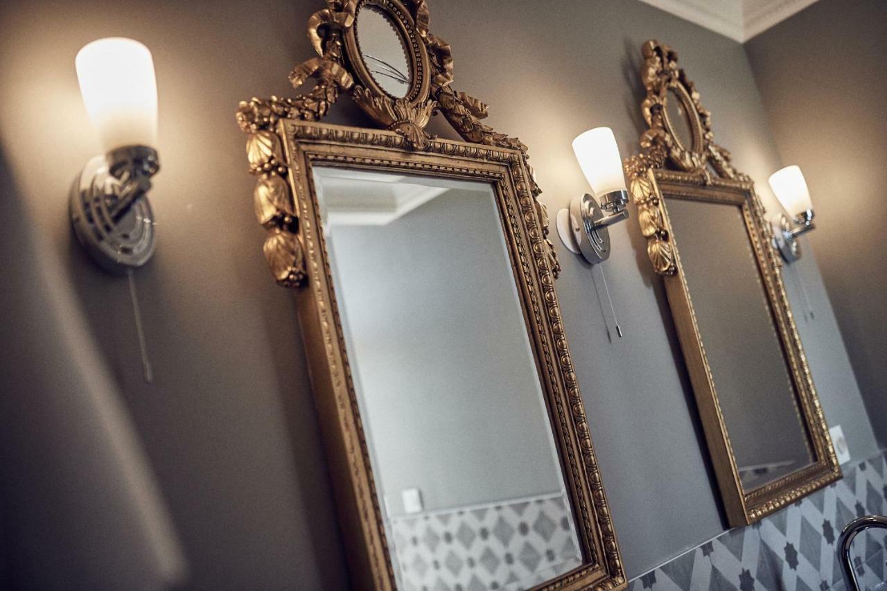 Castel Bois Marie, Maison D'Hotes มงโตบ็อง ภายนอก รูปภาพ Mirrors in a bathroom