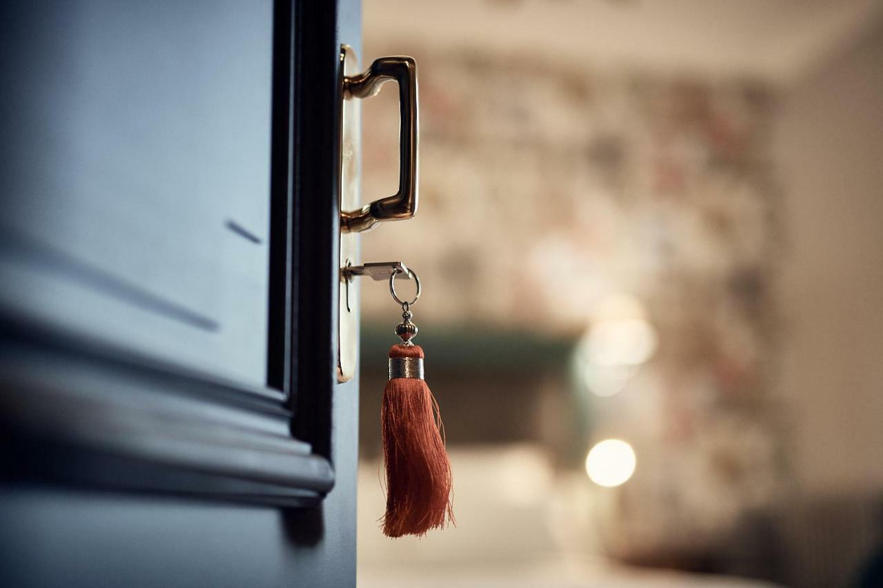 Castel Bois Marie, Maison D'Hotes มงโตบ็อง ภายนอก รูปภาพ A door with a hotel room key