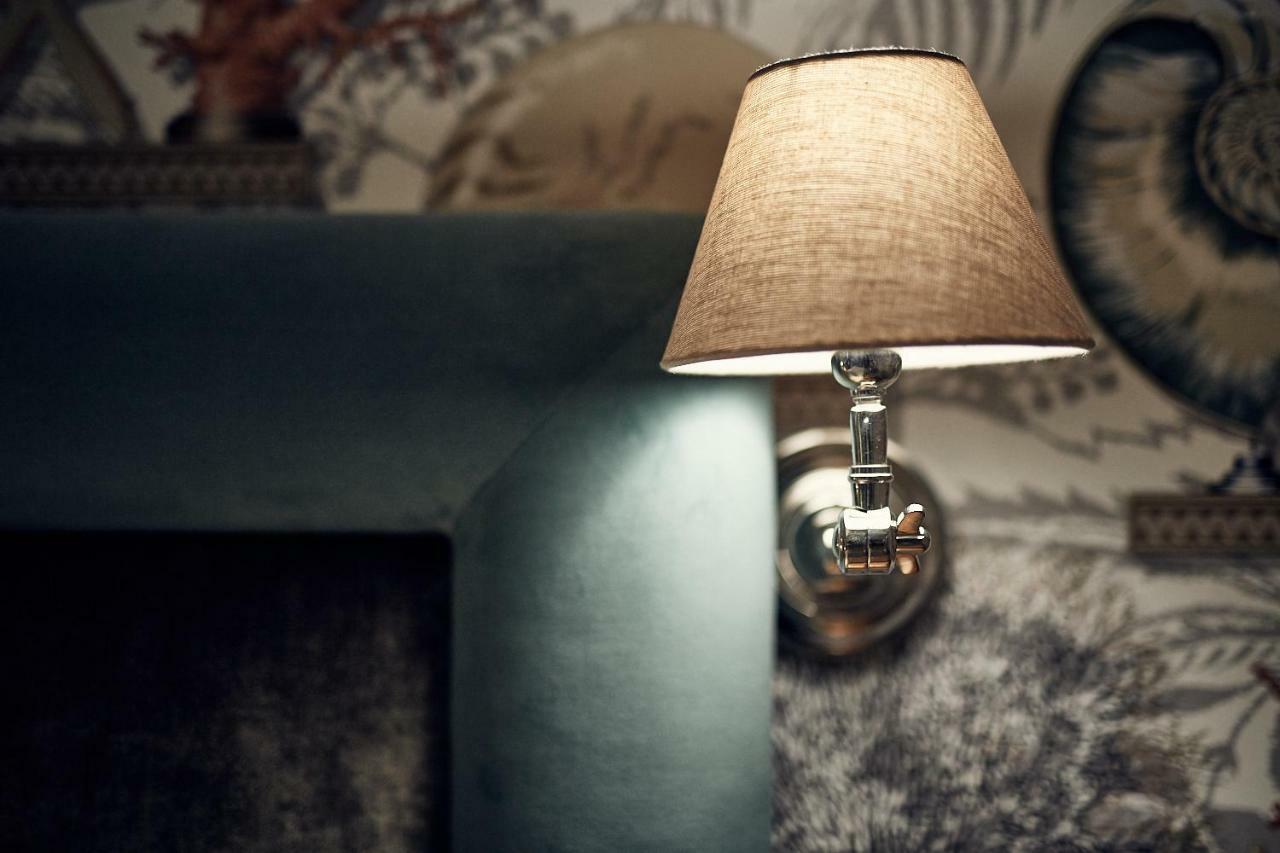 Castel Bois Marie, Maison D'Hotes มงโตบ็อง ภายนอก รูปภาพ A wall light