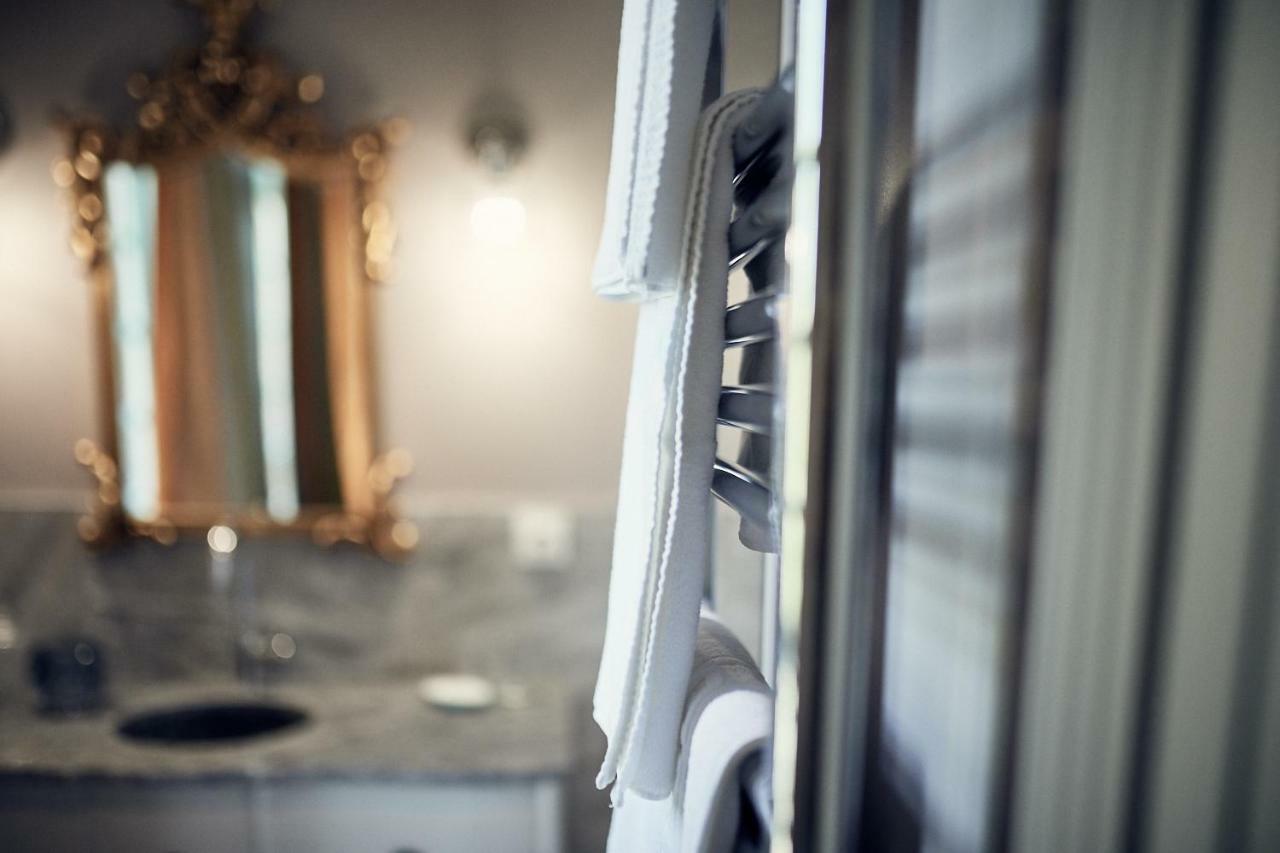 Castel Bois Marie, Maison D'Hotes มงโตบ็อง ภายนอก รูปภาพ Towel warmer